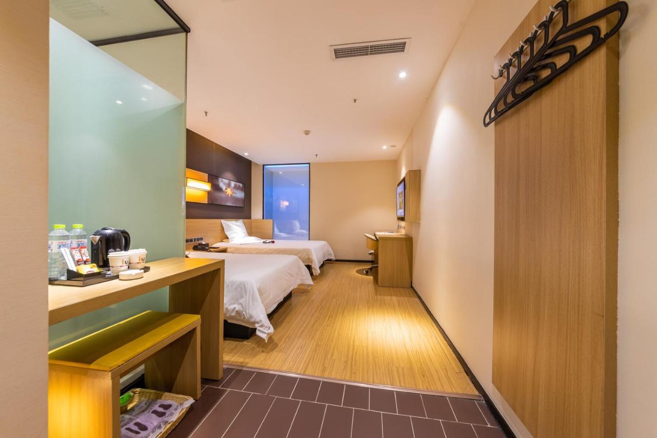 Iu Hotel Chongqing Jiefangbei Kültér fotó